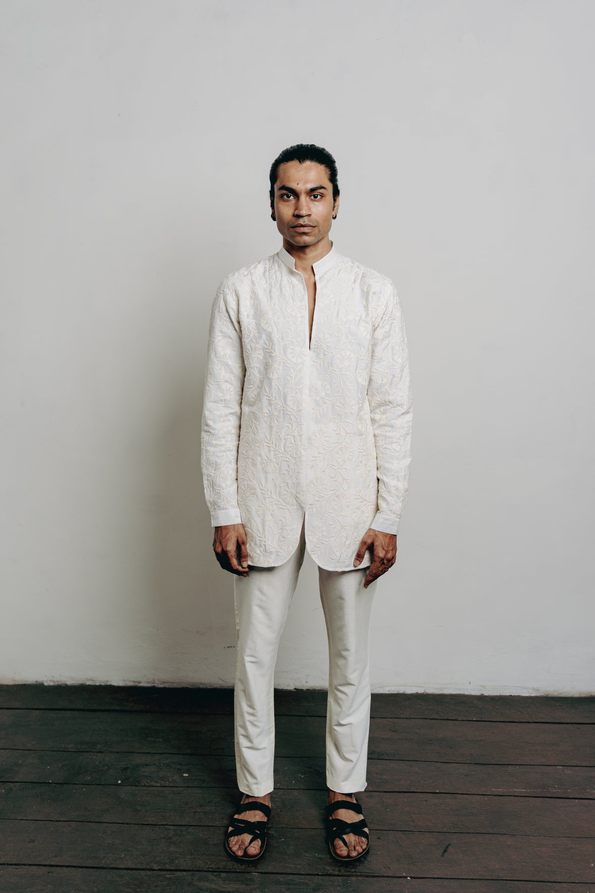 White Cotton Viscose Thread Embroidered Short Kurta