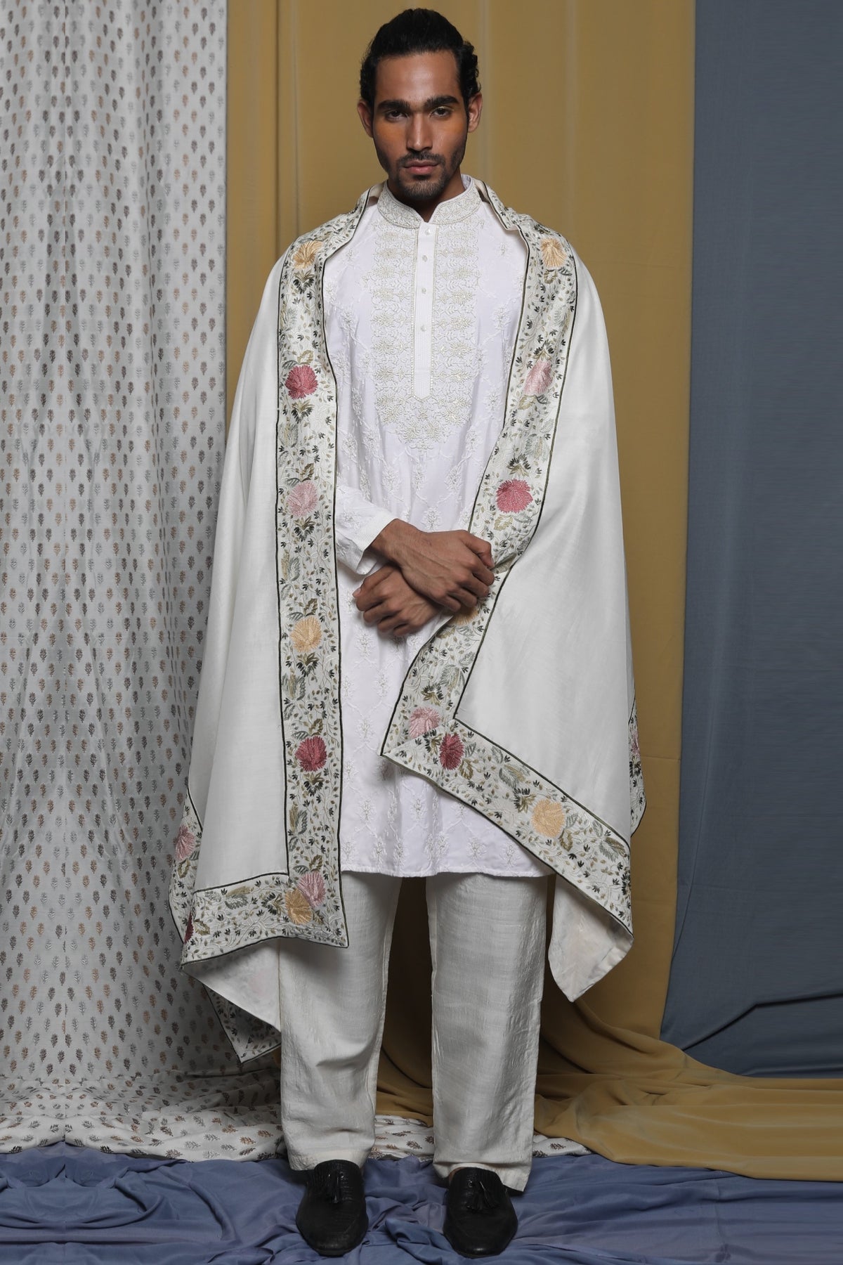 Ecru Embroidered Border Stole