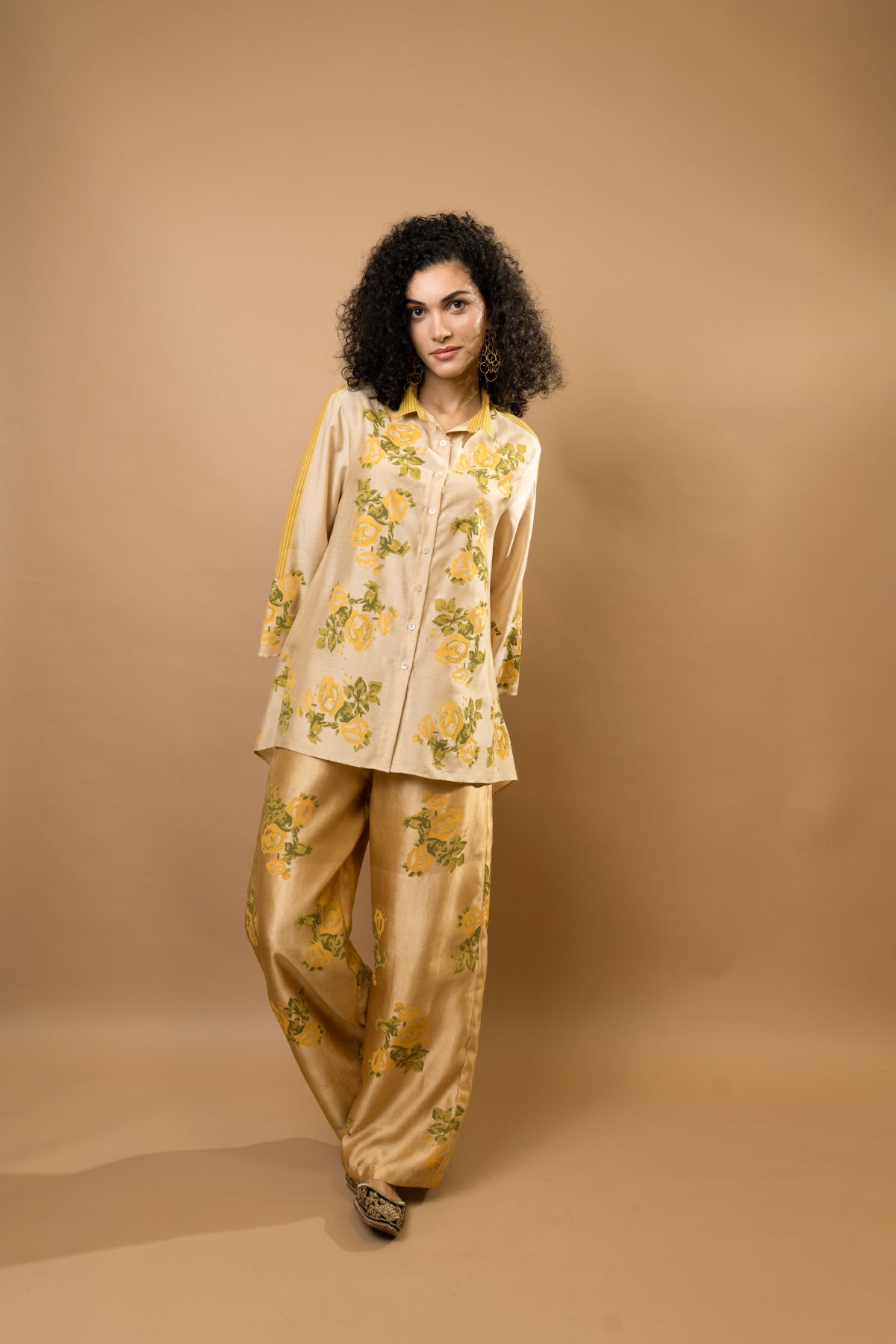 Beige rosettes block-printed asymmetrical hem shirt