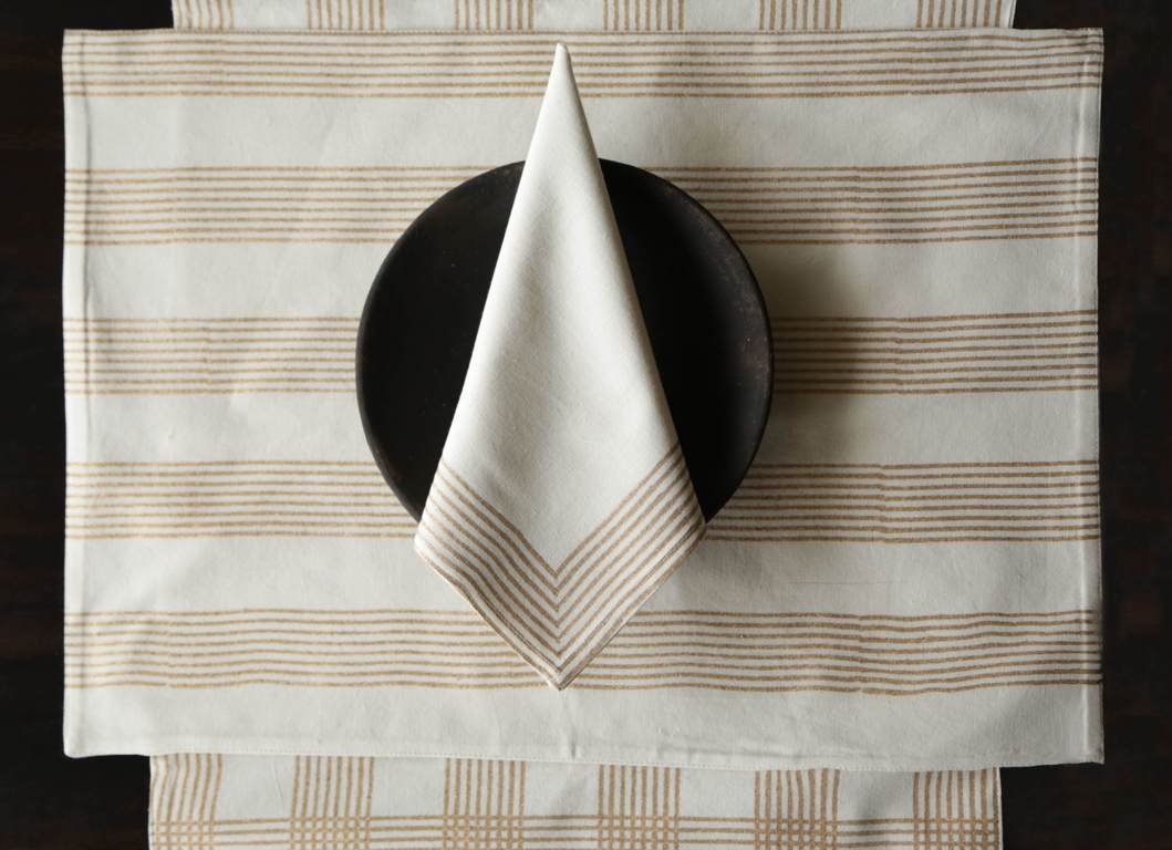 Teemant Placemat And Birch Gold Napkin (Set Of 4)