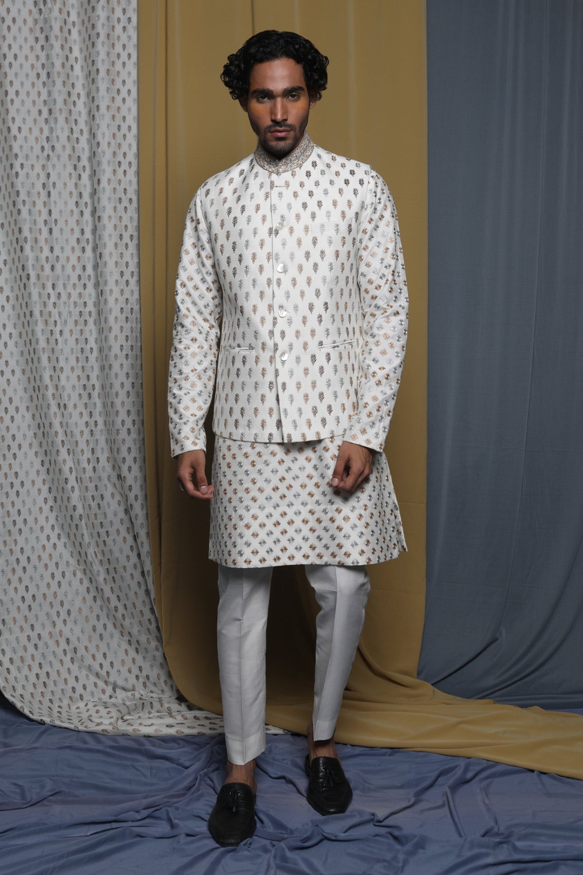 Off-white Embroidered Bundi